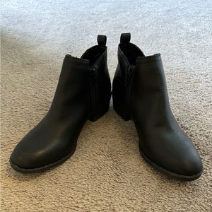 Black ankle boots perfect condition 5 1/2